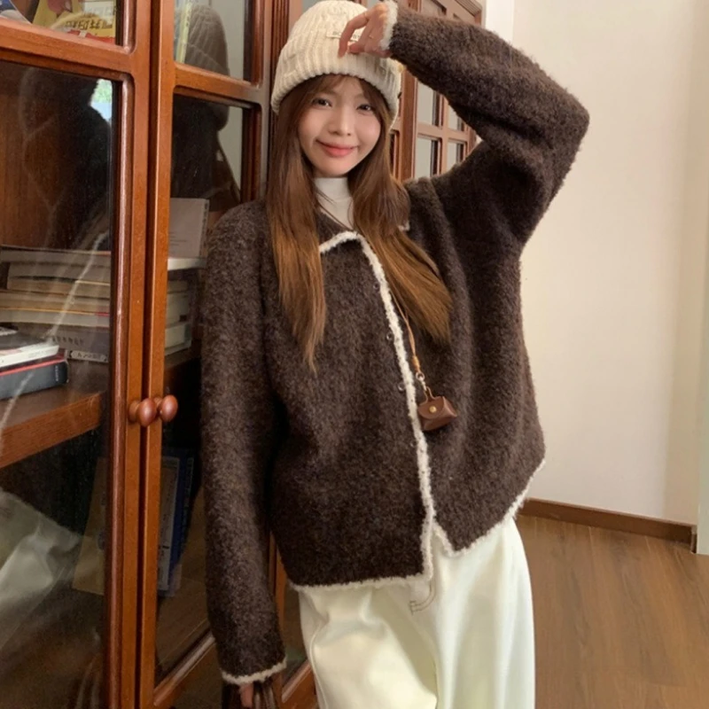 2025 جديد ريترو المتناقضة اللون التلبيب سترة المرأة الخريف والشتاء أنيقة فضفاضة كسول نمط عادية سترة مشغولة من الصوف سترة