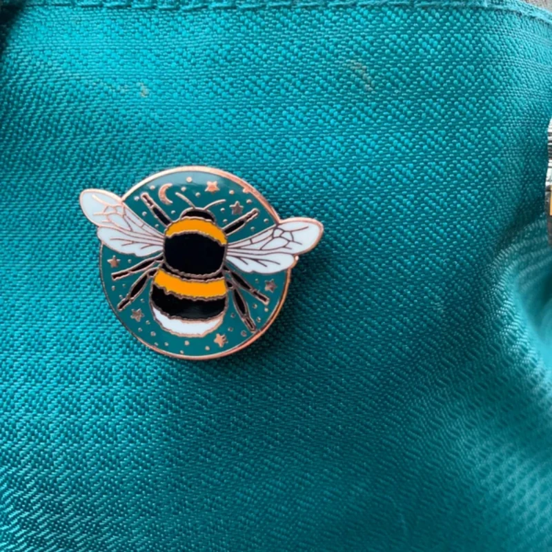 Bumblebee Enamel Pin 2025 Fashion New Exquisite Smooth Brooch Hat Backpack Lapel Badge Funny Cute Insect Jewelry