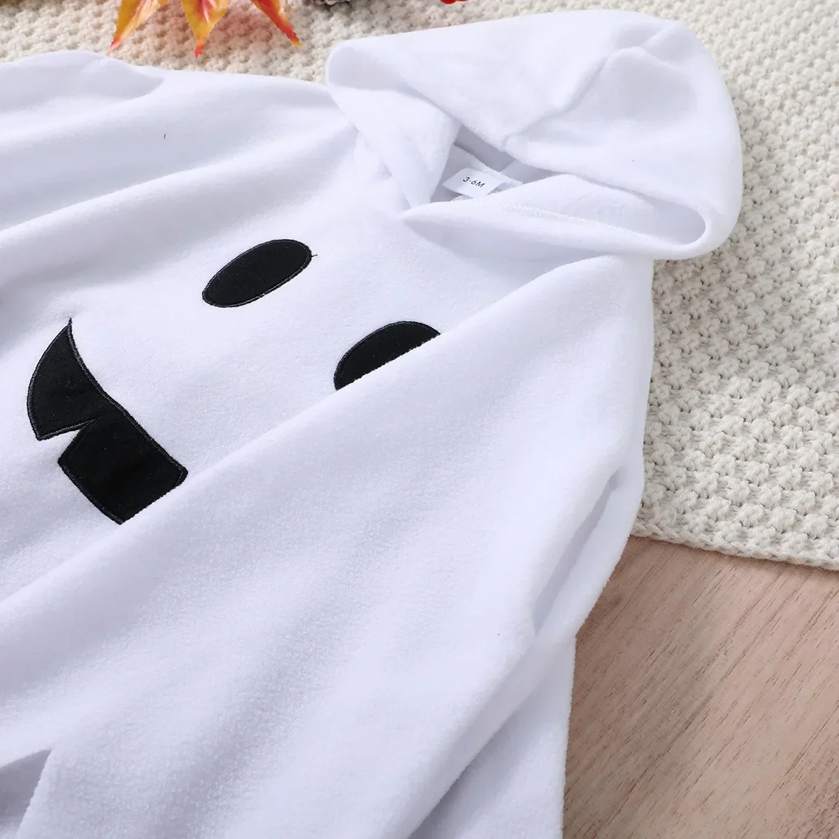 Kinder-Geisterkostüm Weißer Kapuzenponcho mit gezackten Kanten Halloween-Verkleidung für Süßes oder Saures Geburtstagsparty Cosplay-Outfit – Detail 10