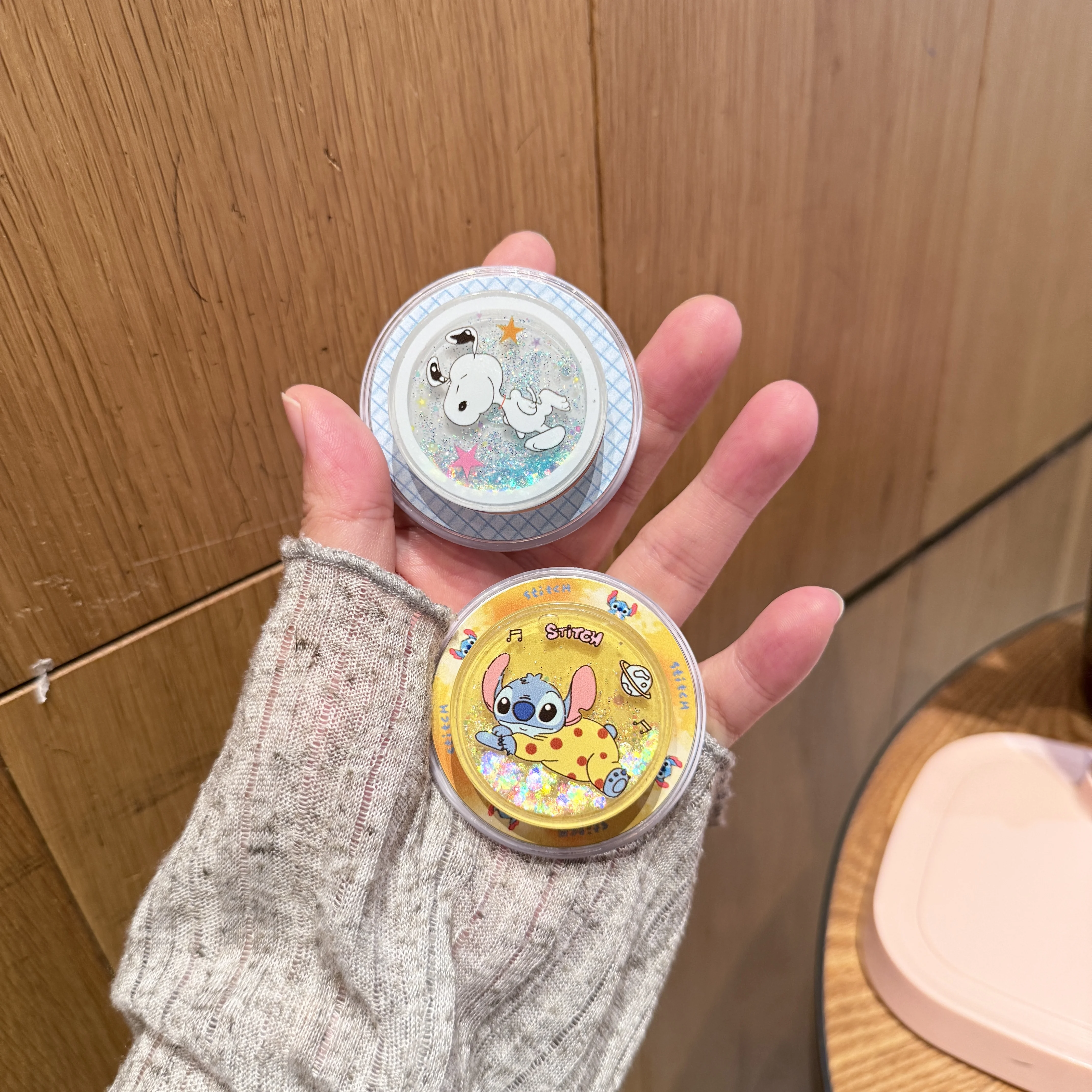 ที่วางโทรศัพท์แบบแม่เหล็กลอยได้ ลายซานริโอ้ เฮลโล คิตตี้ ดิสนีย์ มิกกี้ สติทช์ สโนปี้