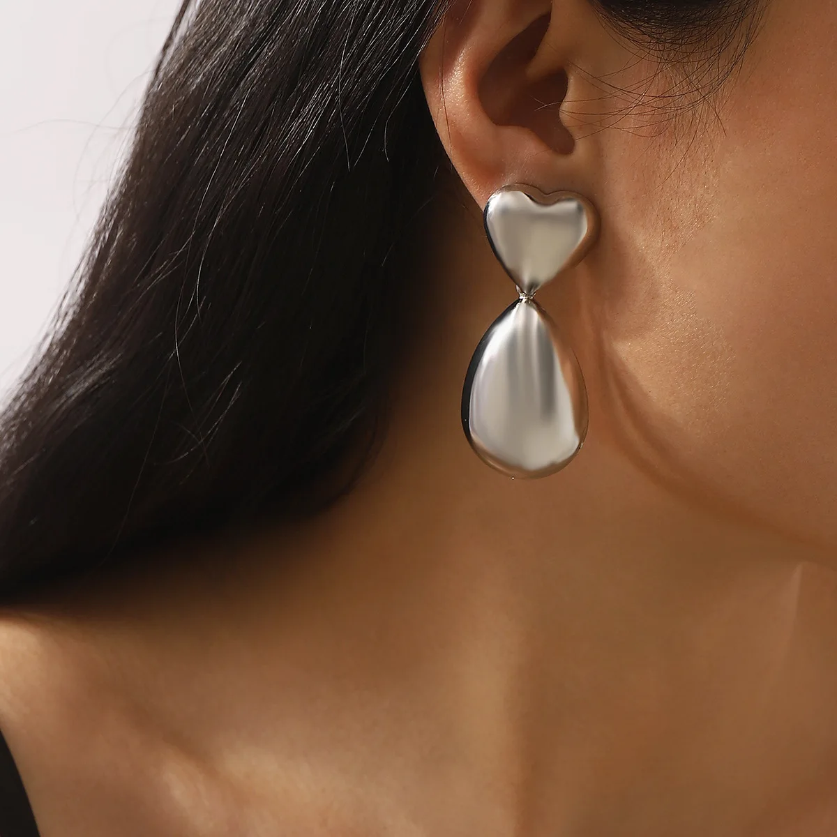 E13658 foreign trade personalized retro metal love oval earrings, fashionable and simple geometric pendant earrings