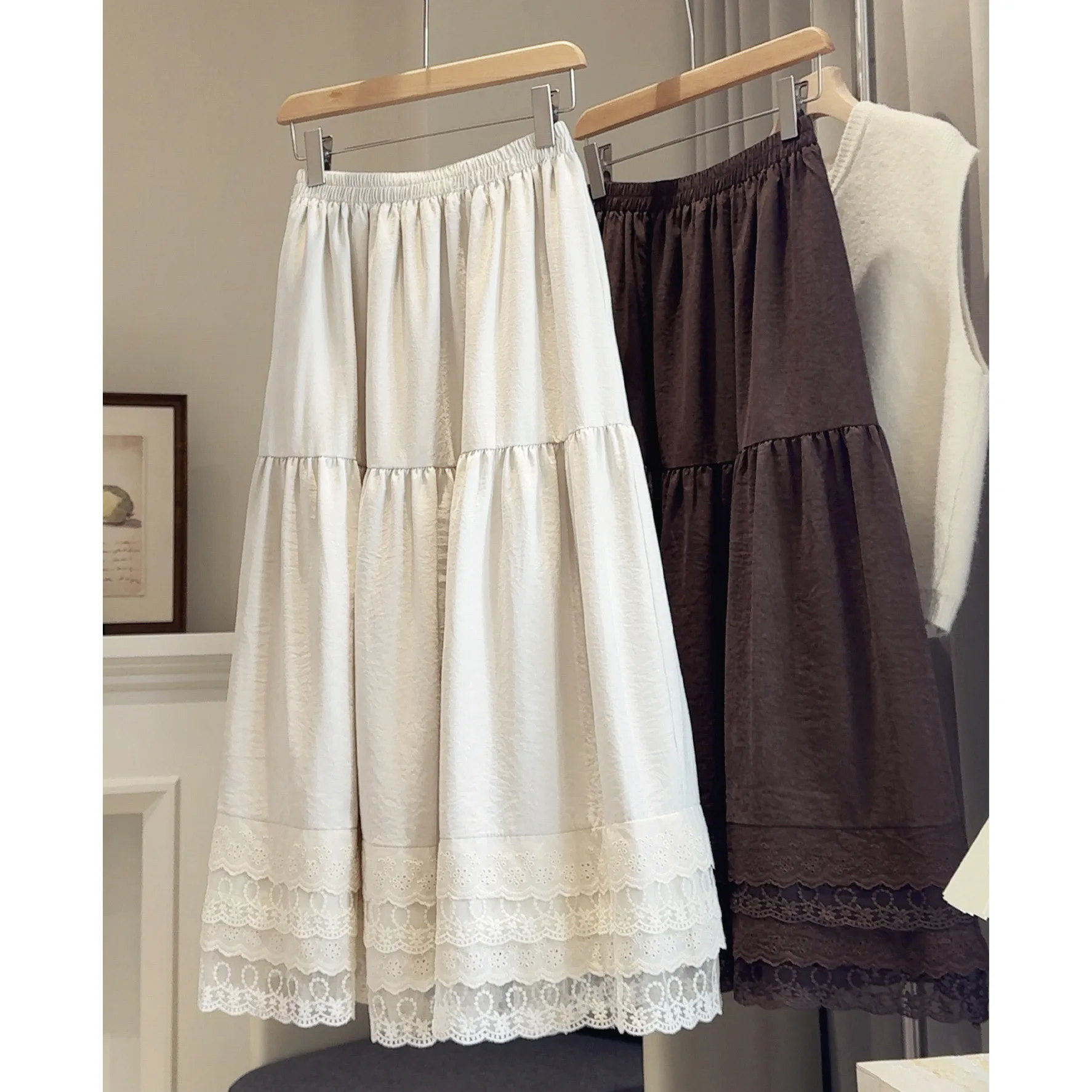 Design Sense Retro Lace Splicing A-shaped Skirt Women's 2025 Autumn New Literary and Versatile Cake Skirt