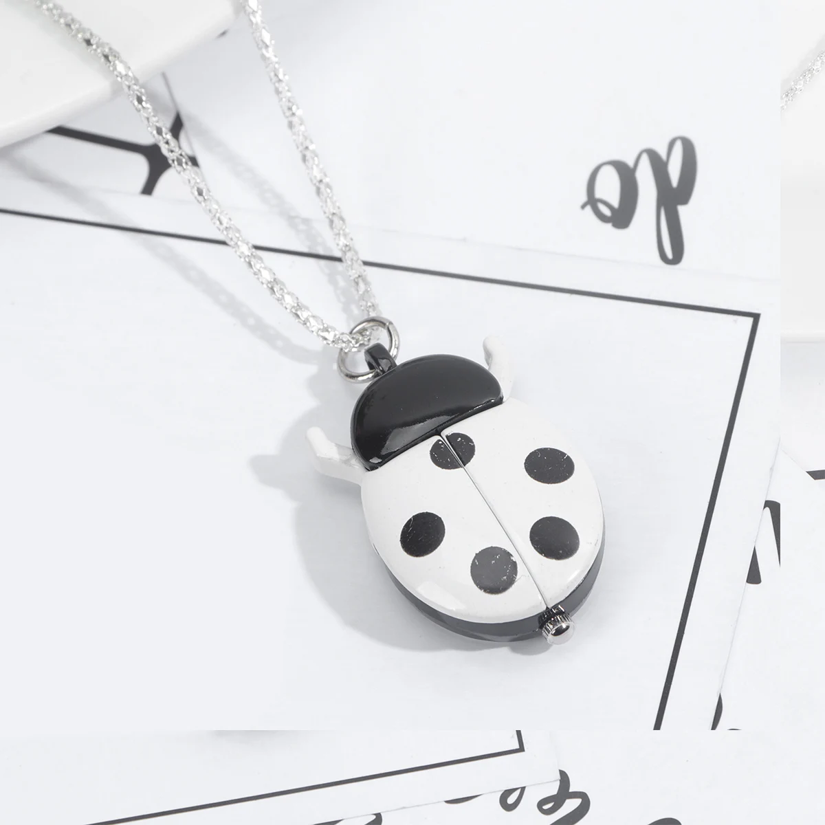 

Retro Pocket Vintage Ladybug Shape Quartz Kids Child Retro Watch For Kids Pendant Necklace Portable Timepiece Gifts