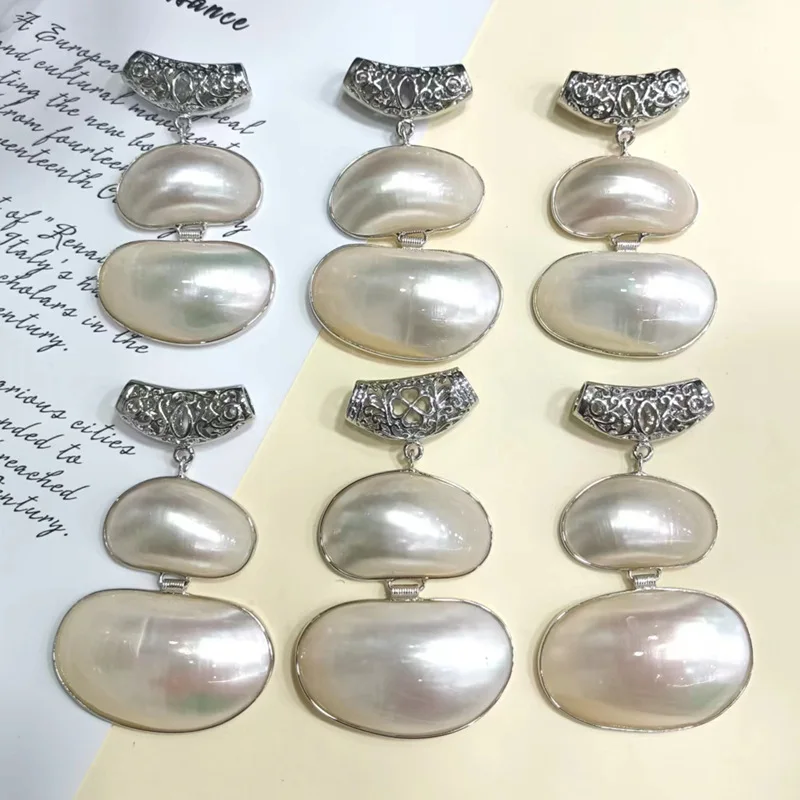 Popular colgante de suéter con perla de concha marina, concha de caracol y borde de concha blanca con acabado manual DIY