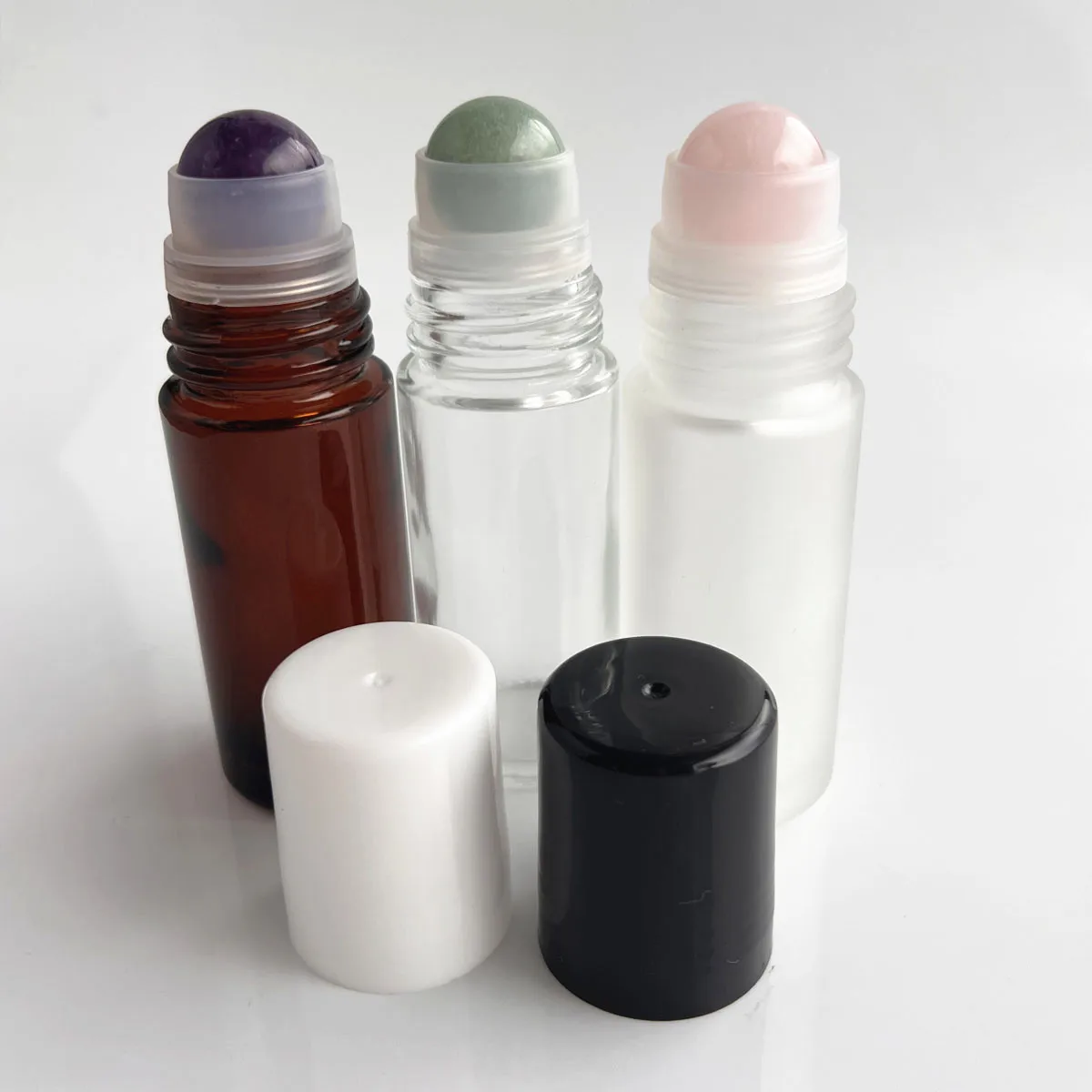 Botella de vidrio ámbar/transparente/esmerilado de 30 ml con rodillo, extra grande, con bola de cristal natural para perfume o aceite, para uso en las axilas.