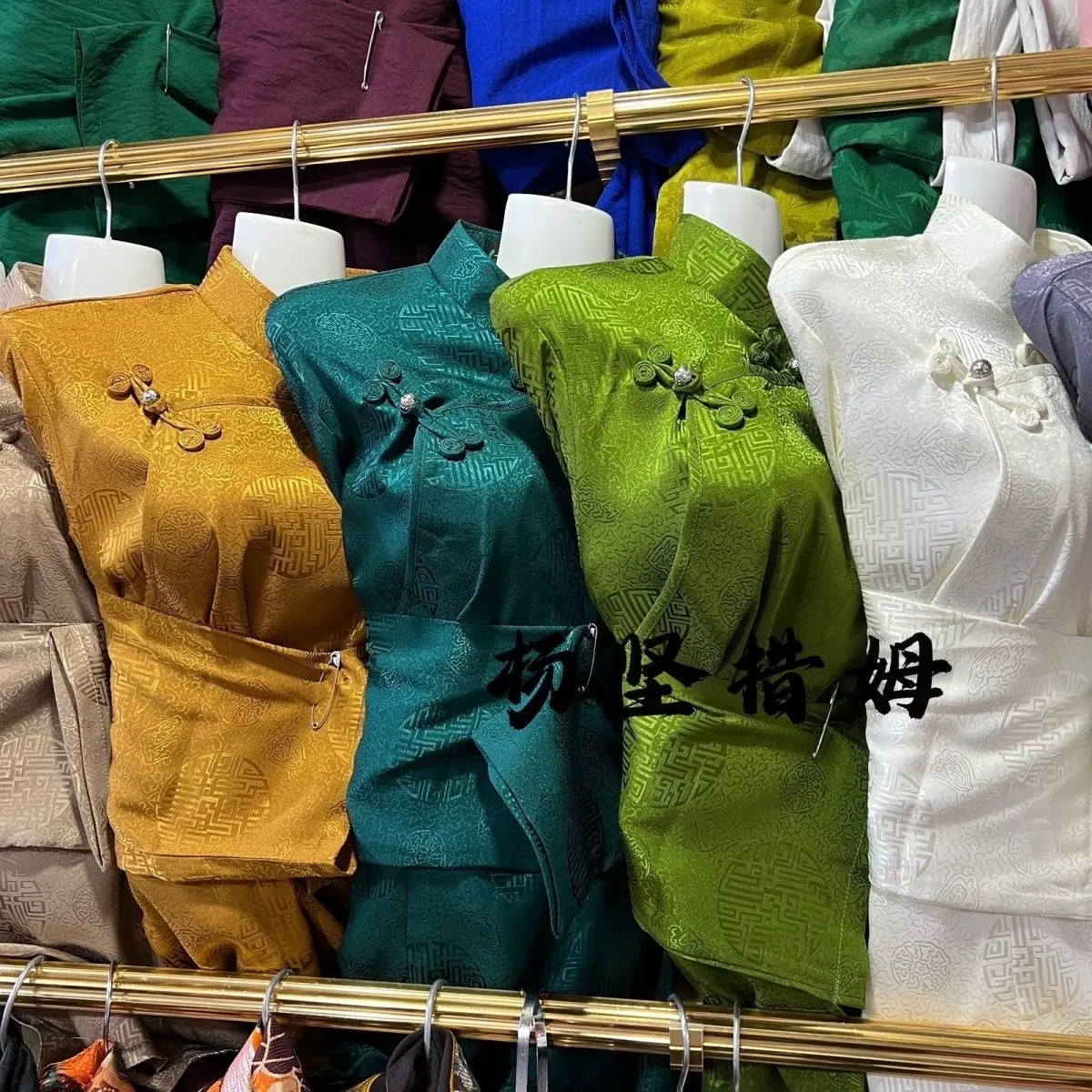 Damska nowa koszula z tibetskim motywem, uniwersalna, z kwasu octowego, w jednolitym kolorze.