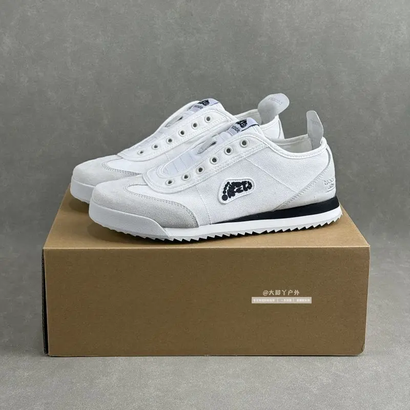 

Классическая брендовая дизайнерская противоскользящая спортивная повседневная обувь. Удобная противоскользящая прогулочная обувь для бега. Модная прогулочная уличная обувь.