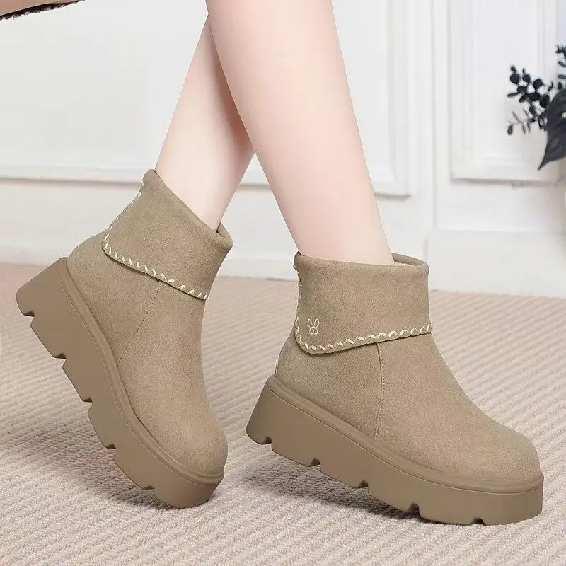 Botas de nieve de cuero auténtico para mujer, modelo nuevo de invierno, con cuña de gran tamaño, suela gruesa, punta redonda, forro de felpa para mayor abrigo, cremallera y botines de algodón hasta el tobillo.