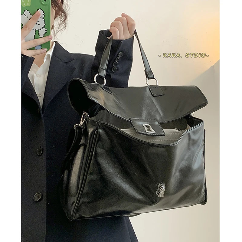 Retro Large Capacity Oil Wax Leather Crossbody Bag Women‘s 2024 New Popular Fashion Portable Commuter Bag High Quality Briefcase