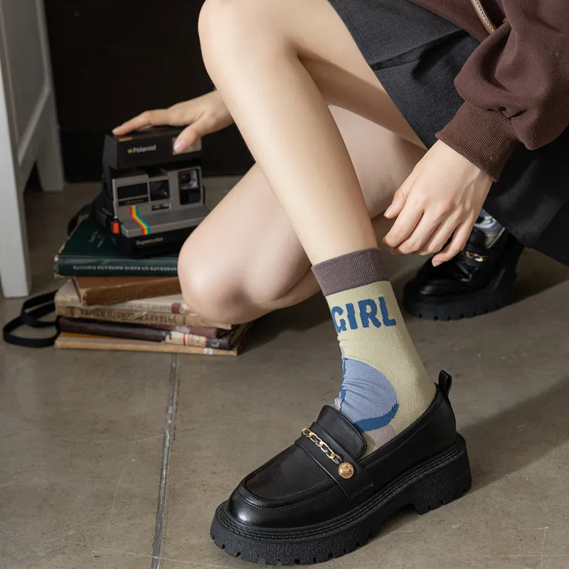 

Творческие художественные женские носки, Новые осенне-зимние милые Мультяшные Персонализированные носки из чесаного хлопка АВ, женские носки средней длины SK05