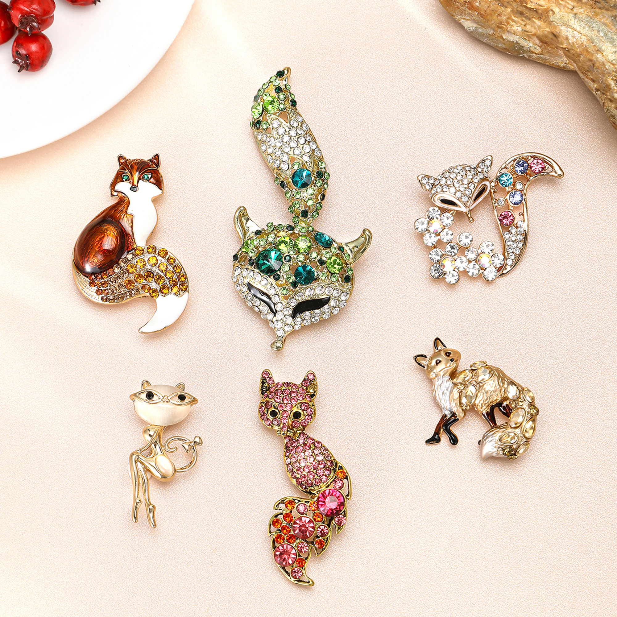 Beautiful Cute Fox Brooches for Women Unisex Animal Pins Multi-color Available Casual Party Jewellery Accessories Gifts