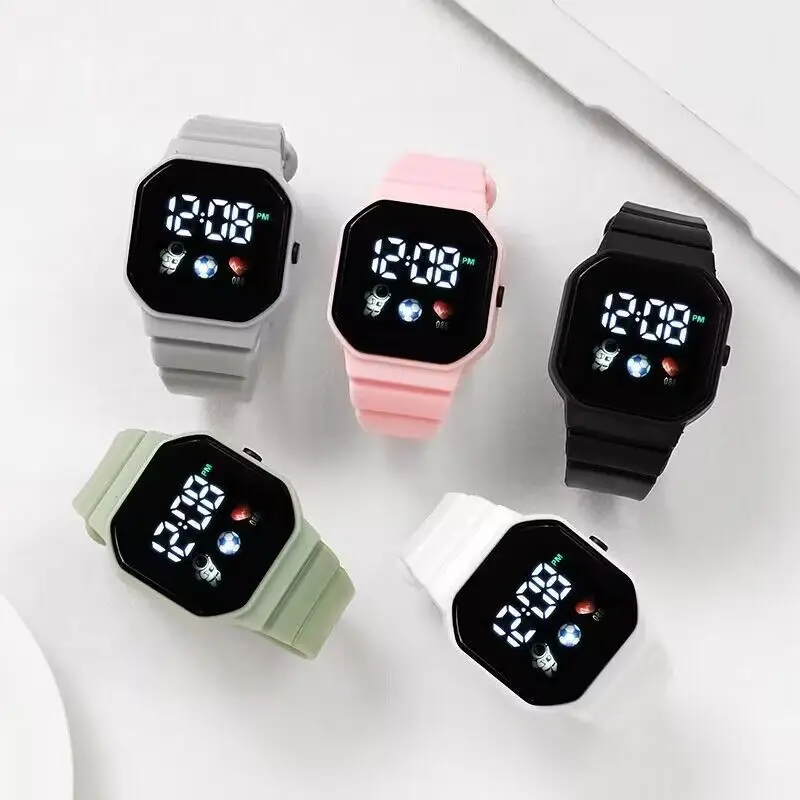 LED Display Astronaut Electronic Watch Student Simple Fashion Silicone Watch Band Square Cute Fashion BoyGirl Electronic Watches