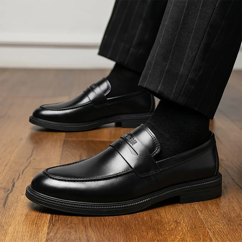 Herren Slip-On Loafer aus glattem PU-Leder, formelle Anzugschuhe mit rutschfester Sohle für Geschäft, Büro, Hochzeit und täglichen Pendelverkehr. – Detail 6