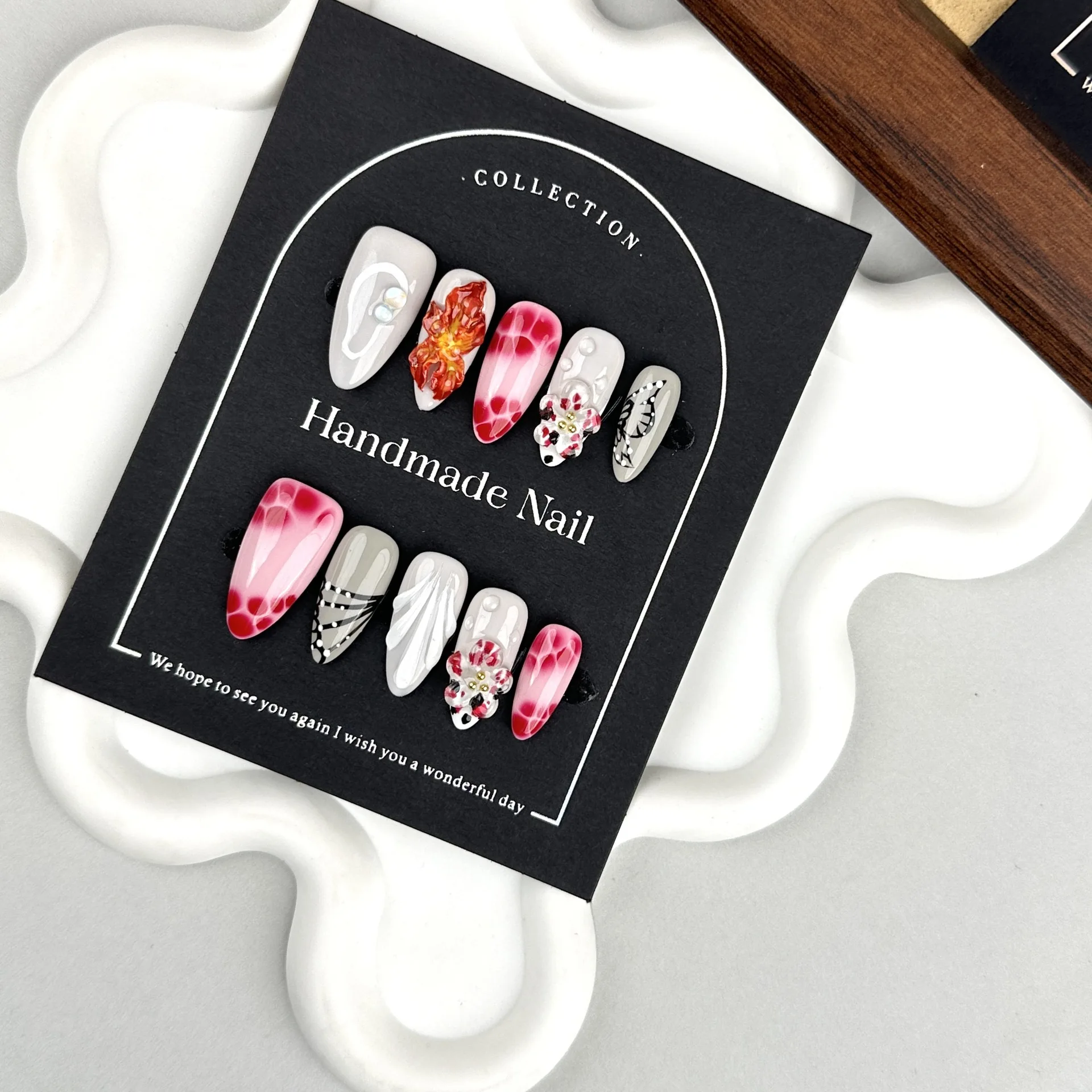 Imprensa artesanal em unhas 3d mão esculpida flores design unhas falsas wearable cobertura completa especiarias meninas em forma de amêndoa dicas de unhas falsas