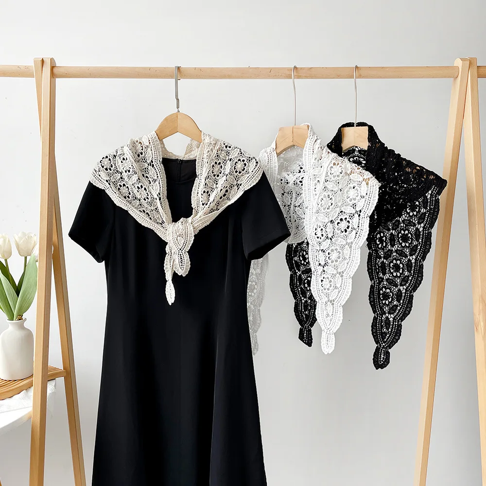 

Vintage Crochet Hollow Scarf For Women Triangle Headband Summer Lace Embroidery Neckerchief Travel Literary Photo Hair Scarf