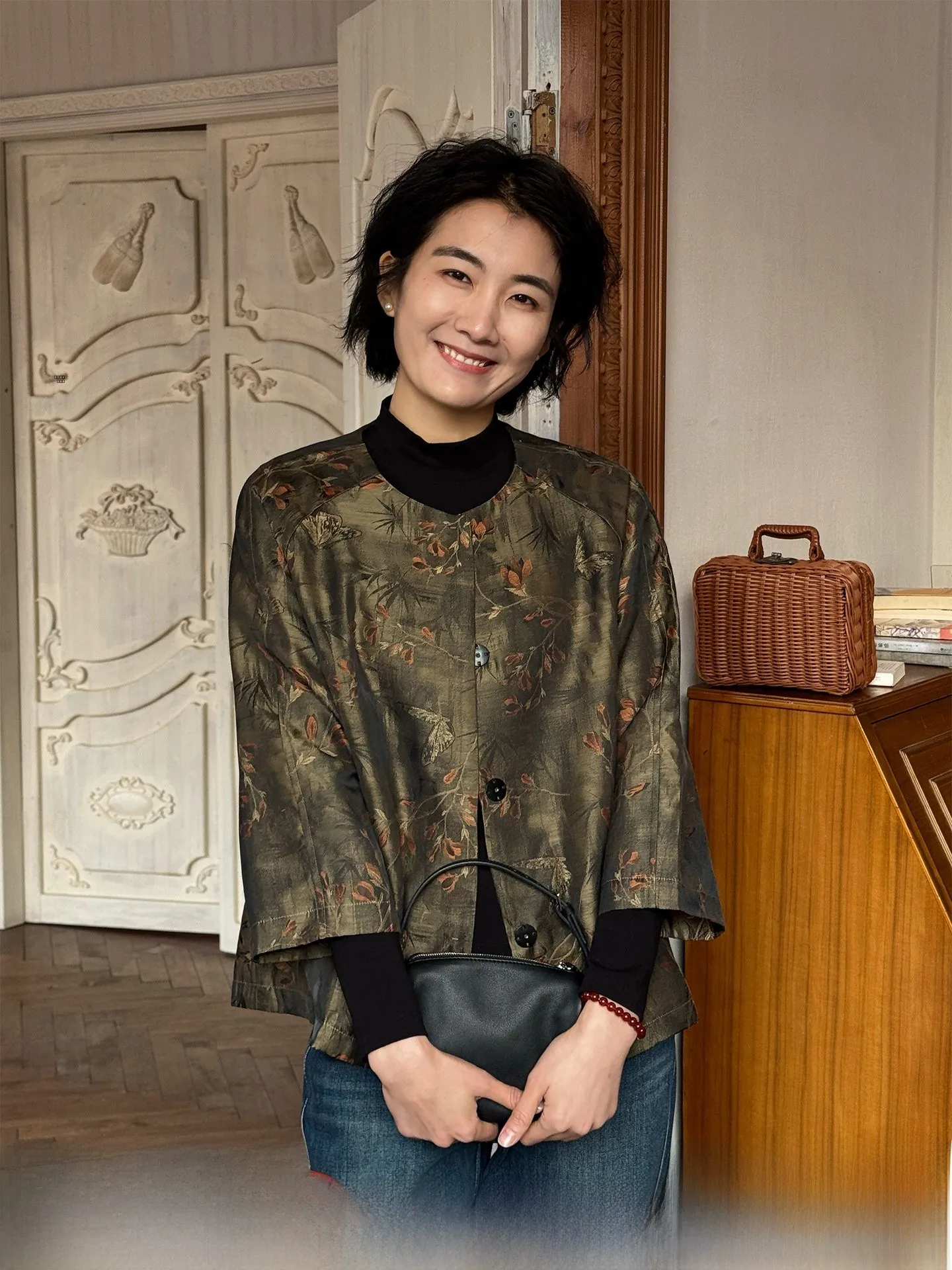 

New Chinese Sle round Ne ort Jaet Women's Loose Fit Top Spring Design Sense Small ence Silk Blend Casual Wear