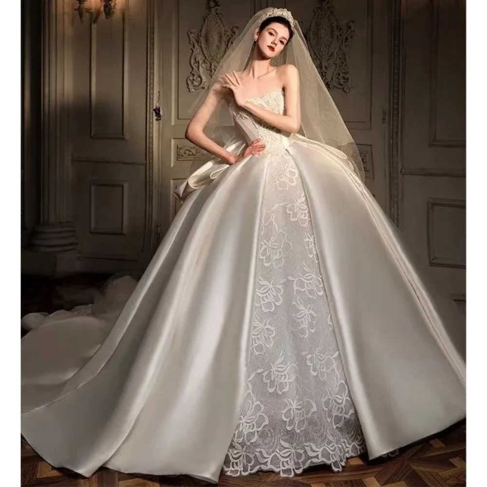 

Luxury Lace Appliques Wedding Dresses Fashion Strapless Draped Ball Gowns Vestidos De Novia Bow Sweep Train Bridal Dresses