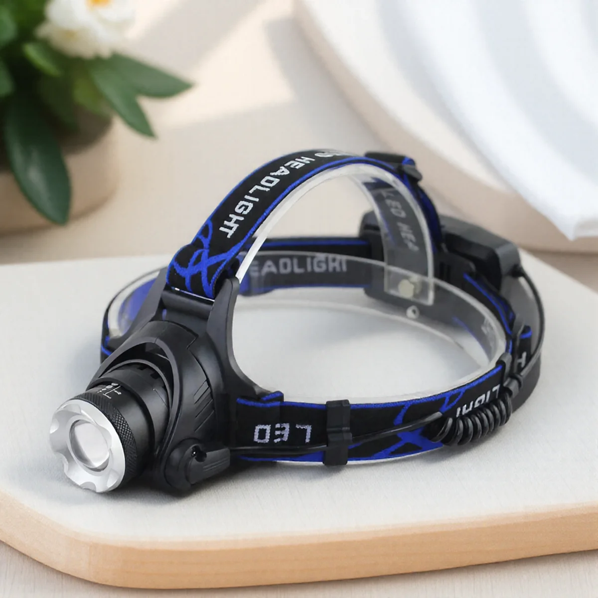 farol-recarregavel-usb-a-prova-d'agua-zoom-ajustavel-portatil-luz-led-para-acampamento-caminhadas-pesca-atividades-ao-ar-livre