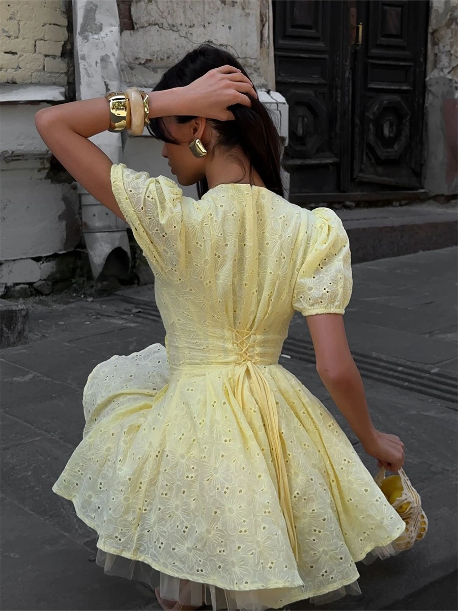 فستان مطرز من القطن Blubelle 2025 صيفي جديد بأكمام فقاعية ورقبة على شكل حرف v تنورة صغيرة للنساء فساتين تنحيف الخصر #6