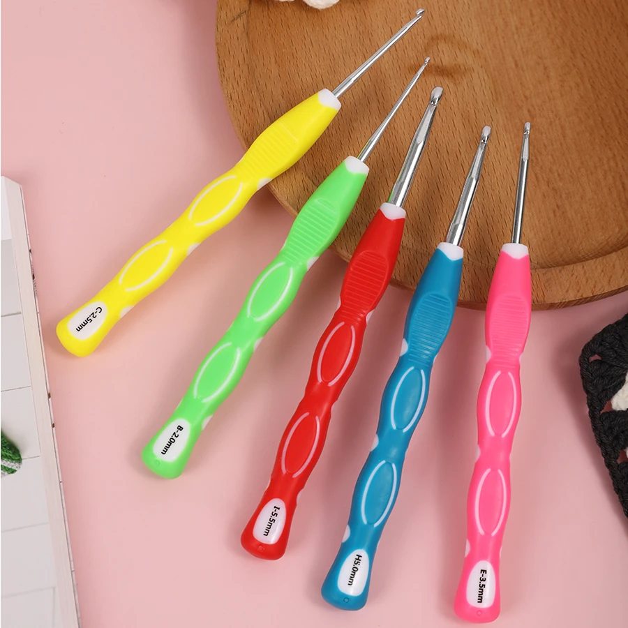 1pcs Crochet Hooks 2.0mm-6.0mm Yarn Weave Knitting Needle Ergonomic Soft Grip DIY Crochet Weaving Craft Tool for Beginners