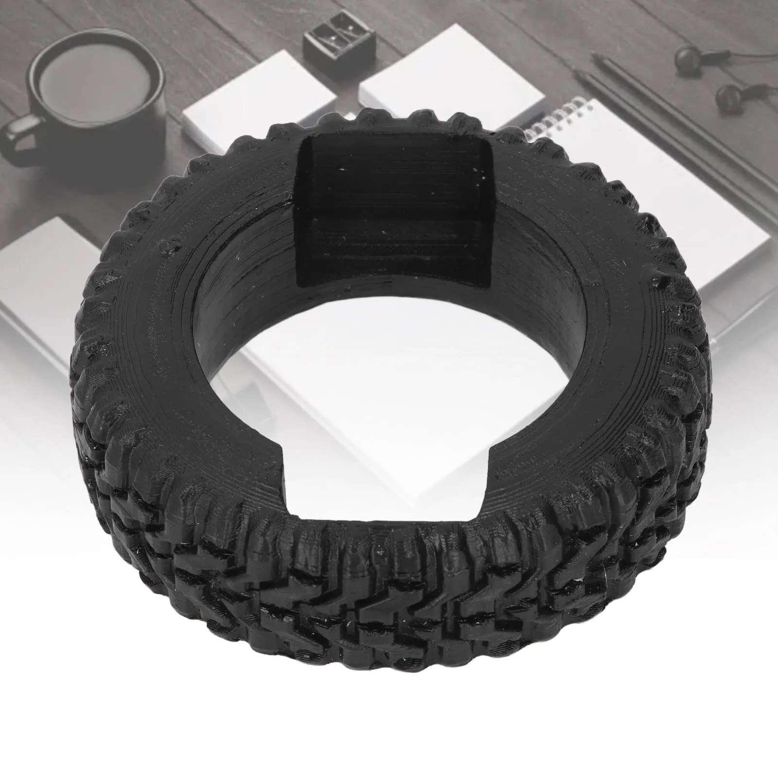 

Держатель для визитных карточек в форме шин. Маленькая тематическая подставка для магазина колес. Настольная подставка для столешницы. Подставка для магазина на колесах.