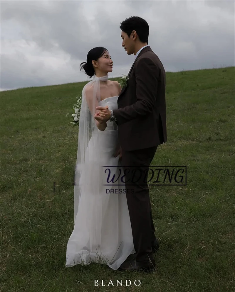 BOMP Einfache trägerlose Korea Brautkleider Fotos schießen A-Linie Seidenorganza-Kleider Maßgeschneiderte Korsett-Braut-Empfangskleider