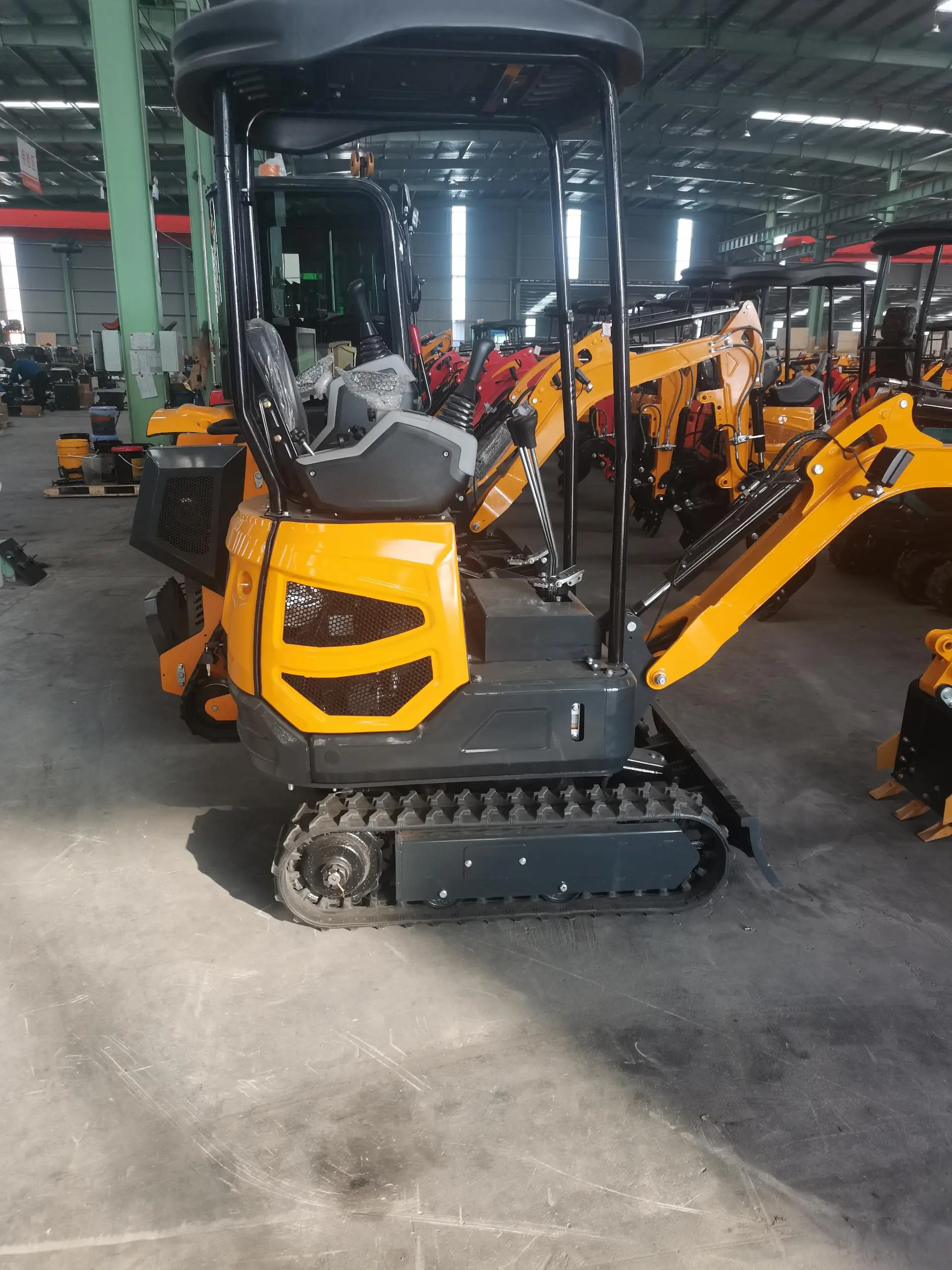 

Mini excavator 1.8-ton EPA farm uses new tracked excavator Kubota engine for sale with side sway function