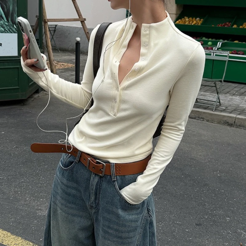 

Stylish Street Retro Slim-fit V-neck Button-down Bottoming Shirt Slim-fit Temperament Slim Half-button T-shirt