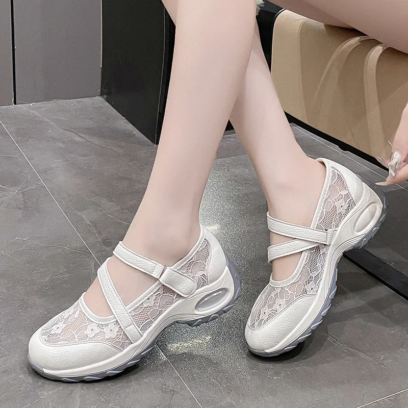 Thick soled casual women's shoes 2024 versatile new lace patchwork shallow mouth single shoe women's fashionable sports shoes