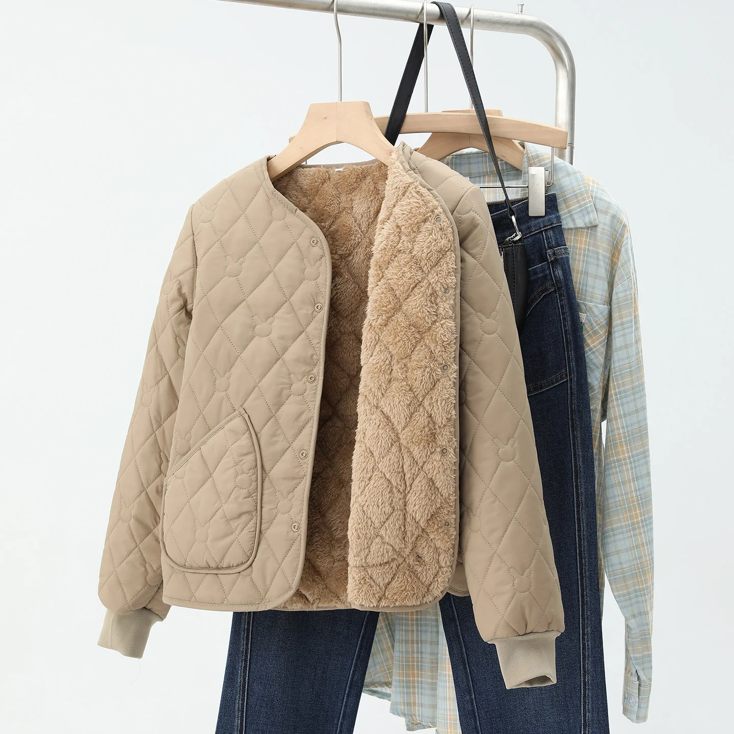 

Thicked Plush Cotton Jacket Women's Winter Casual Warm High-end Loose Short Outwear Cute Rabbit Embroidery Long Sleeved Top