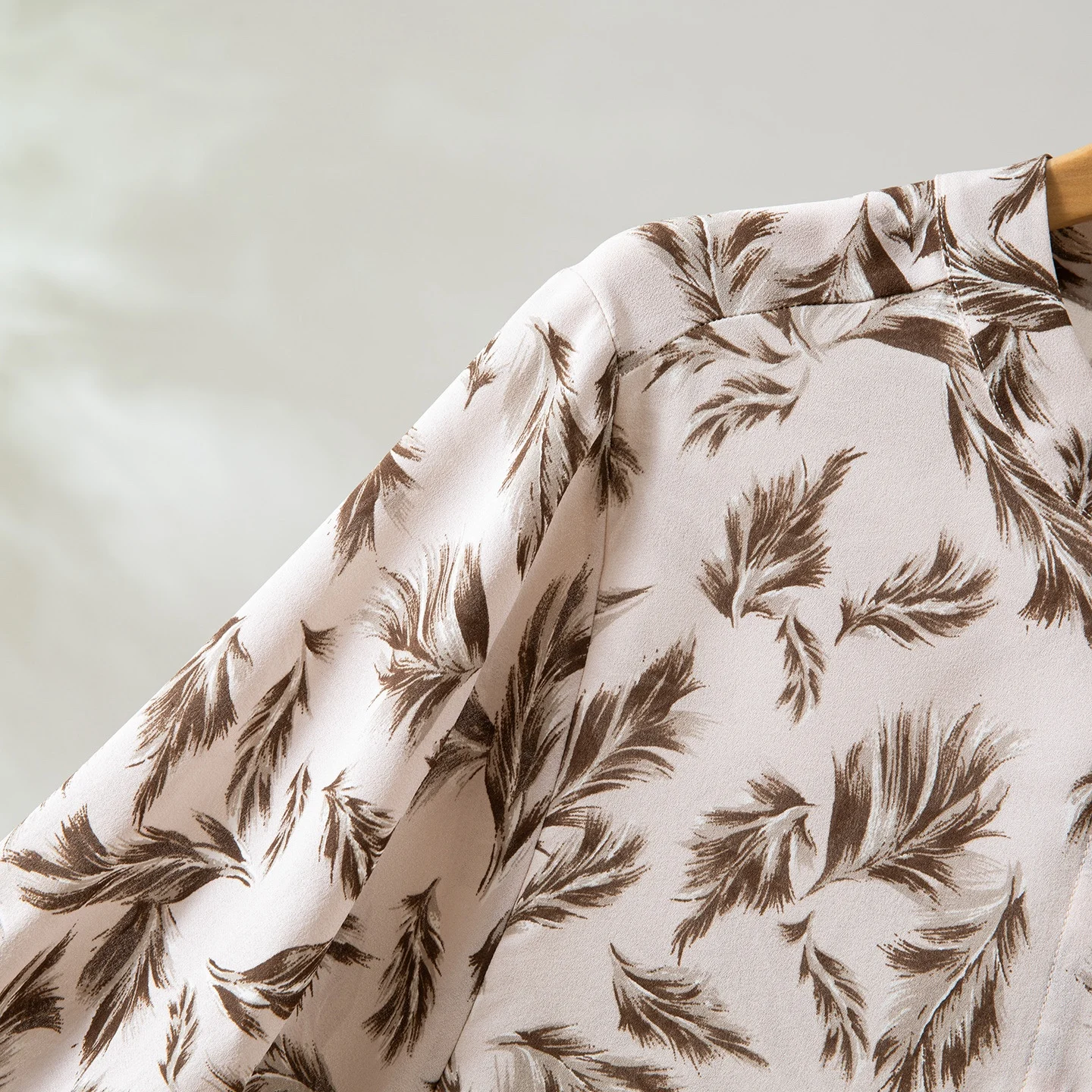 Женская ранняя осень 2022, новинка, 100% натуральный шелковый шелк Цзяньхун, креп, свободный дизайн, рубашка с рукавами-фонариками три четверти