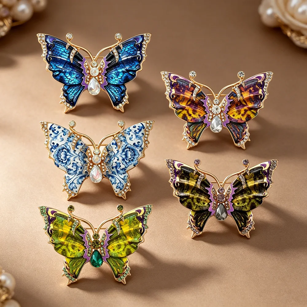 Vintage Enamel Butterfly Brooch Gradient Rhinestone Metal Pin Retro Luxury Lapel Pin for Women Dress Suit Backpack Accessory
