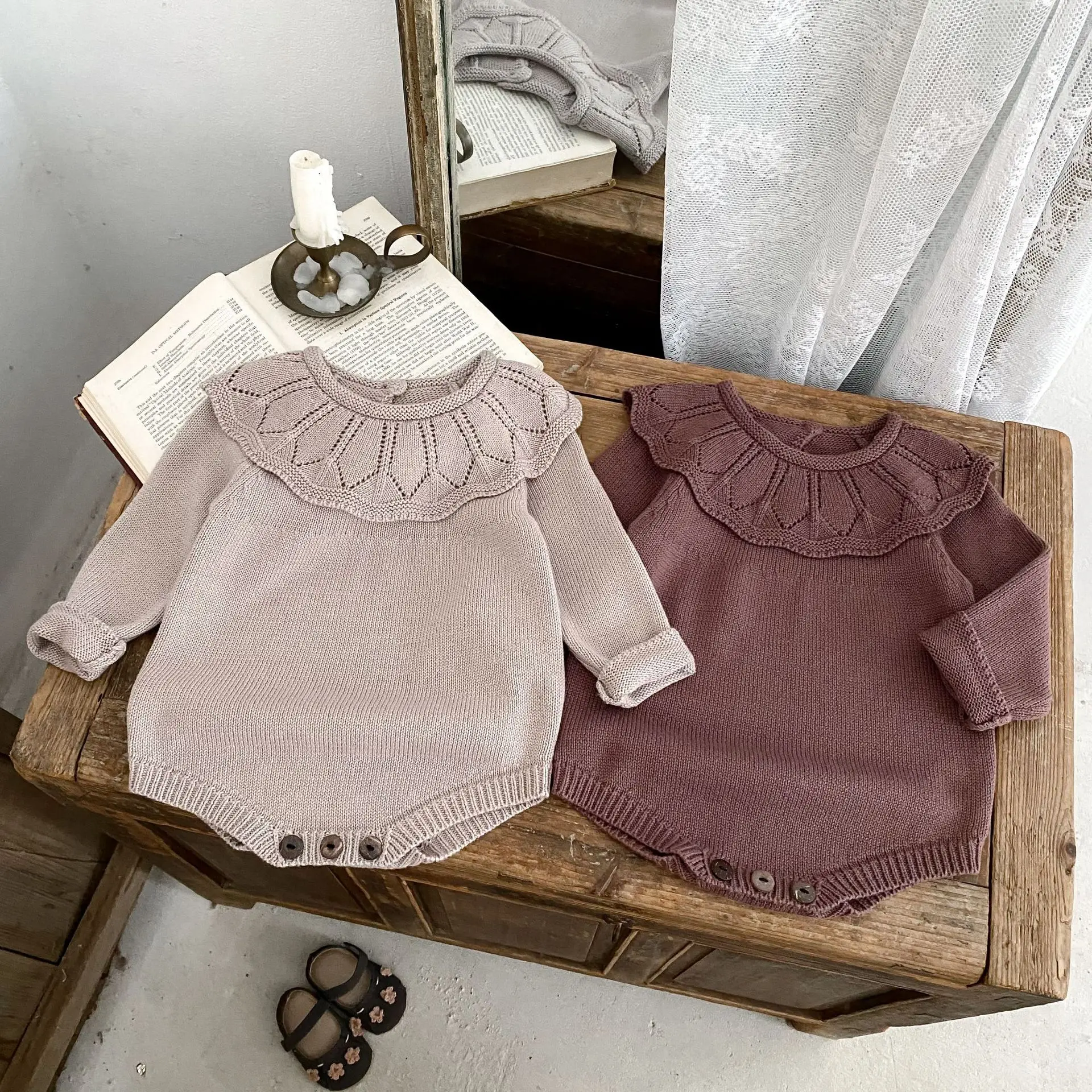 

Осенний наряд для малышей 2025 года, новый мужской и женский детский вязаный свитер с длинными рукавами и полым воротником, комбинезон из хлопковой нити