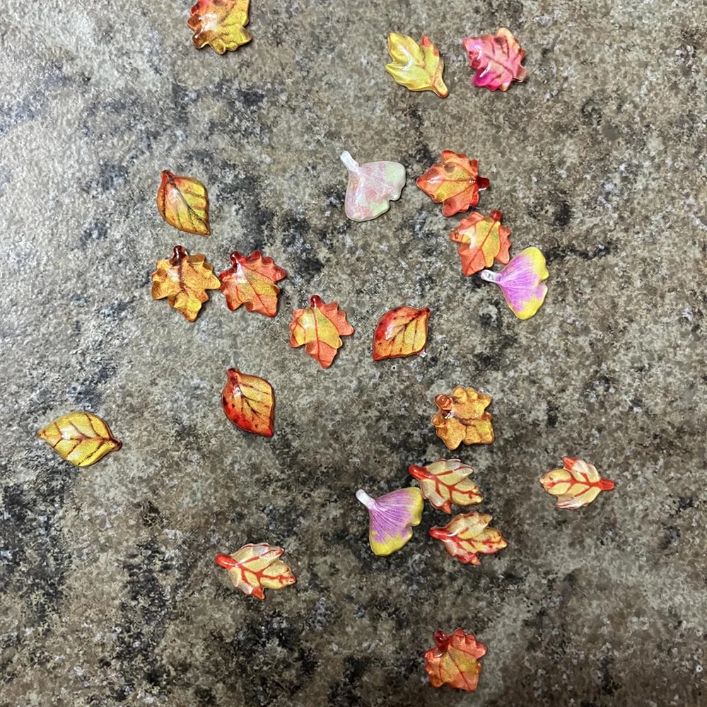 50Pcs Mixed Fall Nail Art Charms Multi Shape Resin Tree Leaf Nail Decorations Autumn Red-Brown Maple Leaf Ginkgo Rhinestones 50