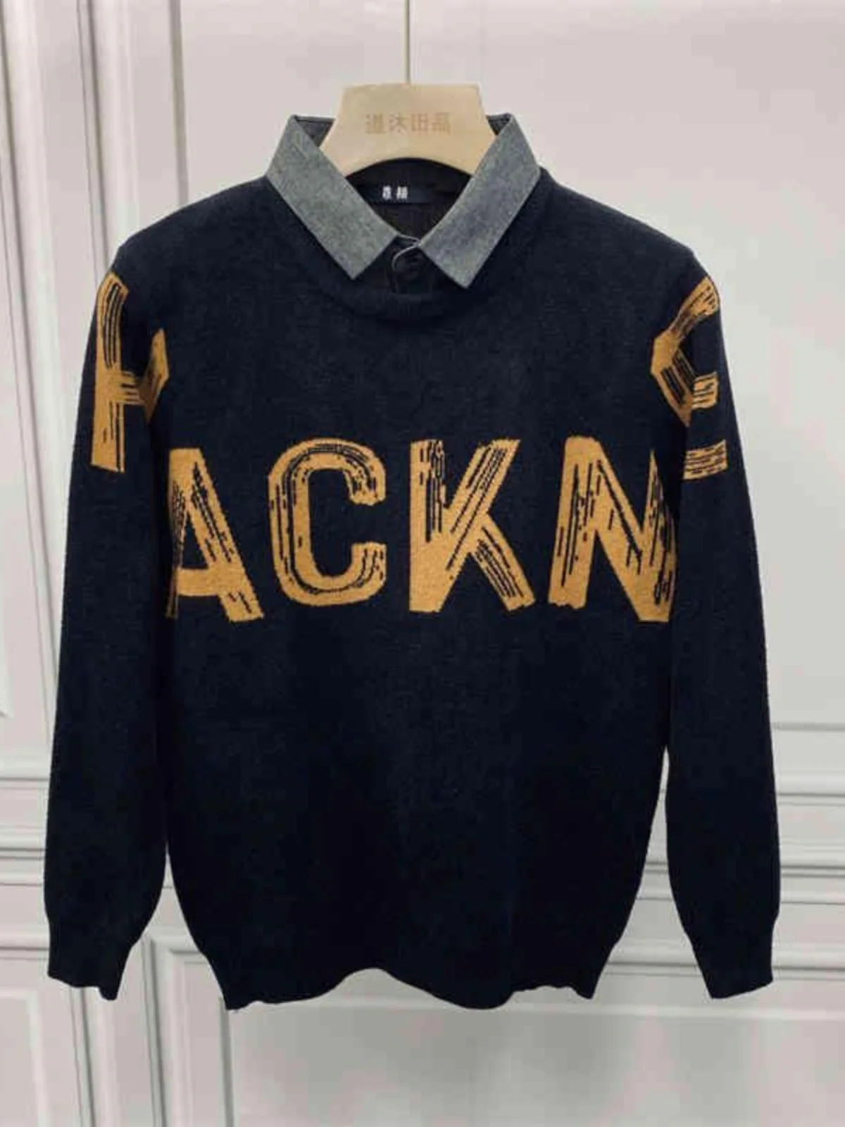 

Новинка осенне-зимнего сезона 2024: Мужской вязаный свитер с эффектом двухслойности, имитирующий деловую повседневную рубашку с воротником, с длинными рукавами, надеваемый через голову.