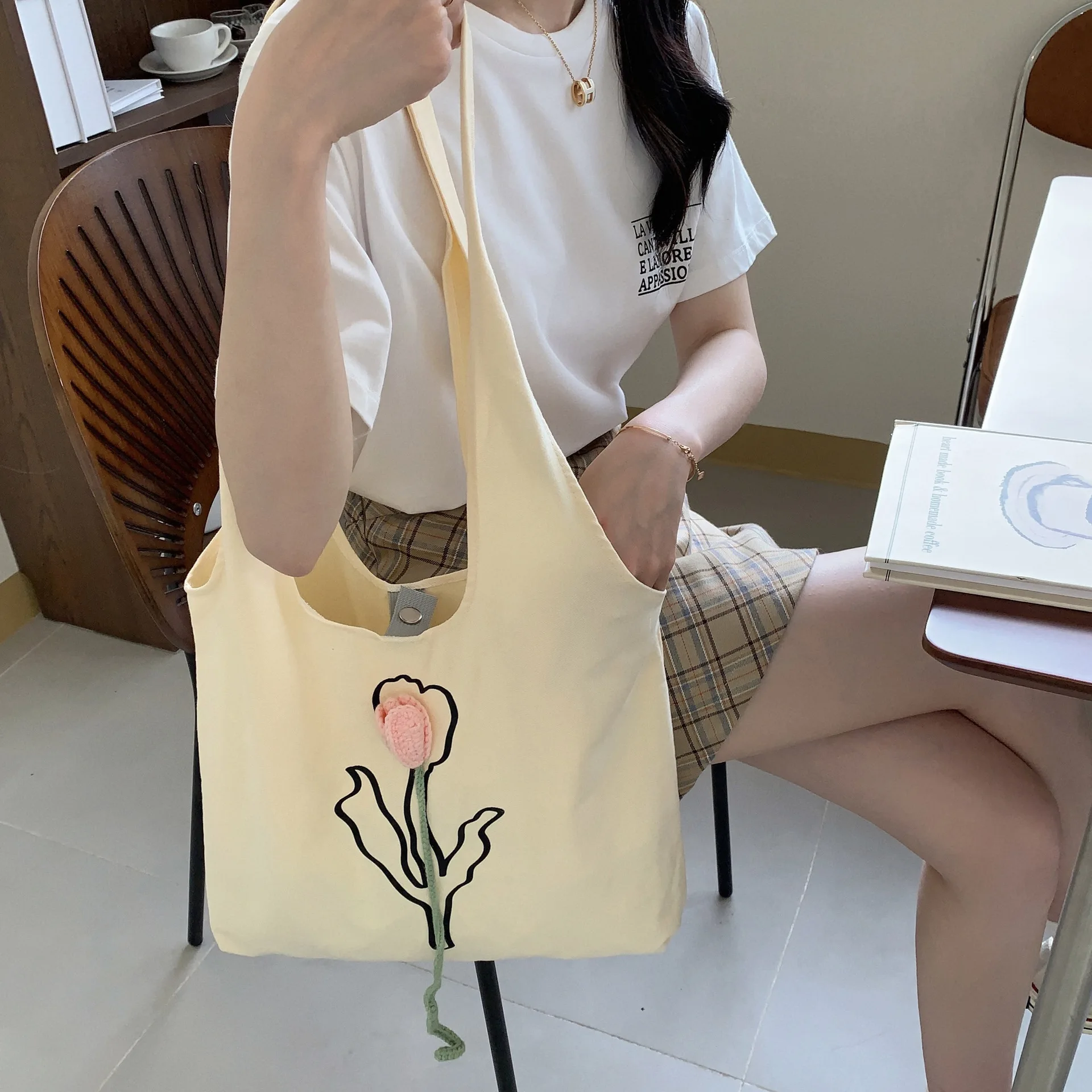 Canvas Shoulder Bag Tulip Flower Small Fresh Large Capacity Shopping Bag Student Casual Trend All-match Mori Girl Schoolbag New