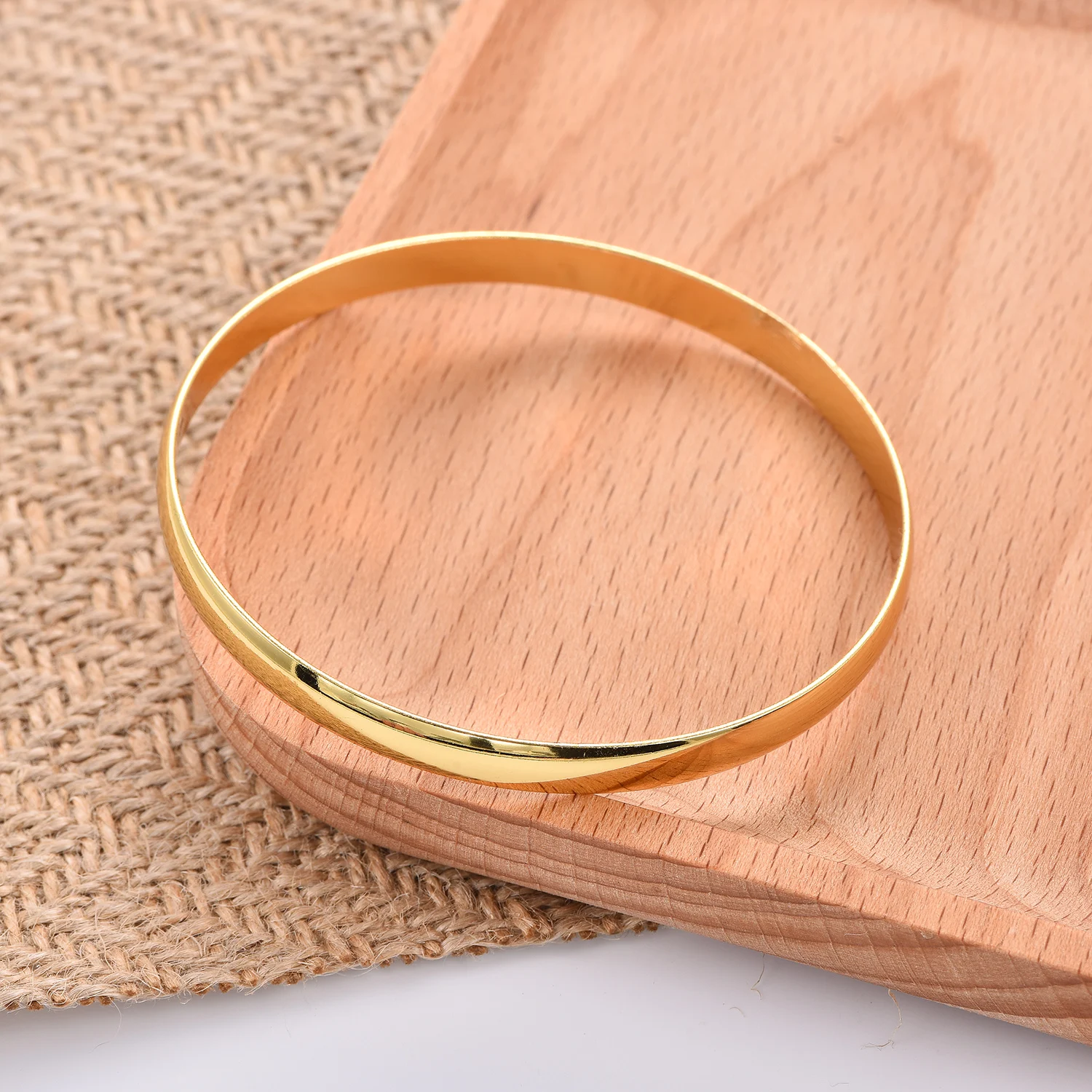 Glatter, wasserdichter Armreif mit einfacher kugelförmiger Oberfläche aus Edelstahl, trendiger Schmuck für Paare, Geburtstagsgeschenk für Frauen. – Detail 6