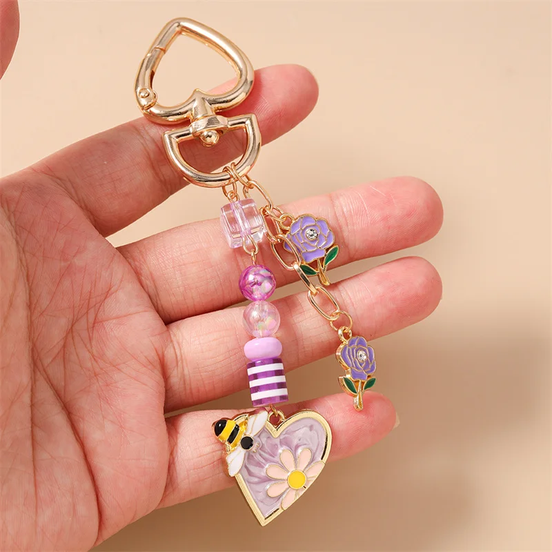 Aihua Niedlicher Hübscher Rosen-Blumen-Herz-Schlüsselanhänger für Frauen Mädchen Blumen-Bienen-Herzen Schlüsselringe Handtaschenanhänger Geburtstag Schmuck Geschenke – Detail 3
