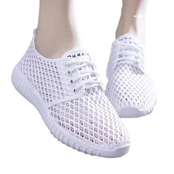 Damskie buty z wycięciami oddychająca wiązane płaskie buty oddychająca siateczka lekkie buty Casual All-match Sneakers Zapatos De Mujer