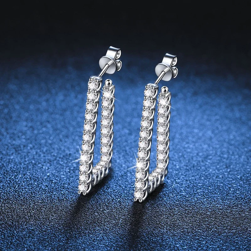 E123 Lefei موضة كلاسيكية بيضاء 0.5 مويسانيتي تصميم رائع حرف L أقراط للنساء الساحرة الفضة 925 مجوهرات الحفلات هدية