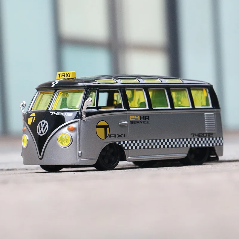 Maisto 1:25 Volkswagen VAN SAMBA Alloy BUS Car Model Diecasts Metal Toy Bus Car Model High Simulation Collection Childrens Gifts