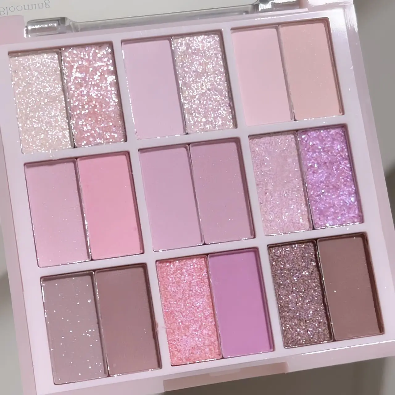 Paleta de Sombras de Ojos de 18 Colores, Maquillaje Mate, Sombras de Ojos con Efecto Helado, Paleta de Maquillaje Perlado, Sombras de Ojos Brillantes, Cosméticos para Maquillaje de Ojos