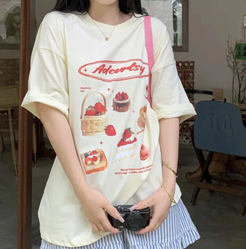 Modna bluzka z nadrukiem truskawek Harajuku Japan Krótki rękaw O Neck Street T-Shirt Letnia damska koszulka Bawełniany top