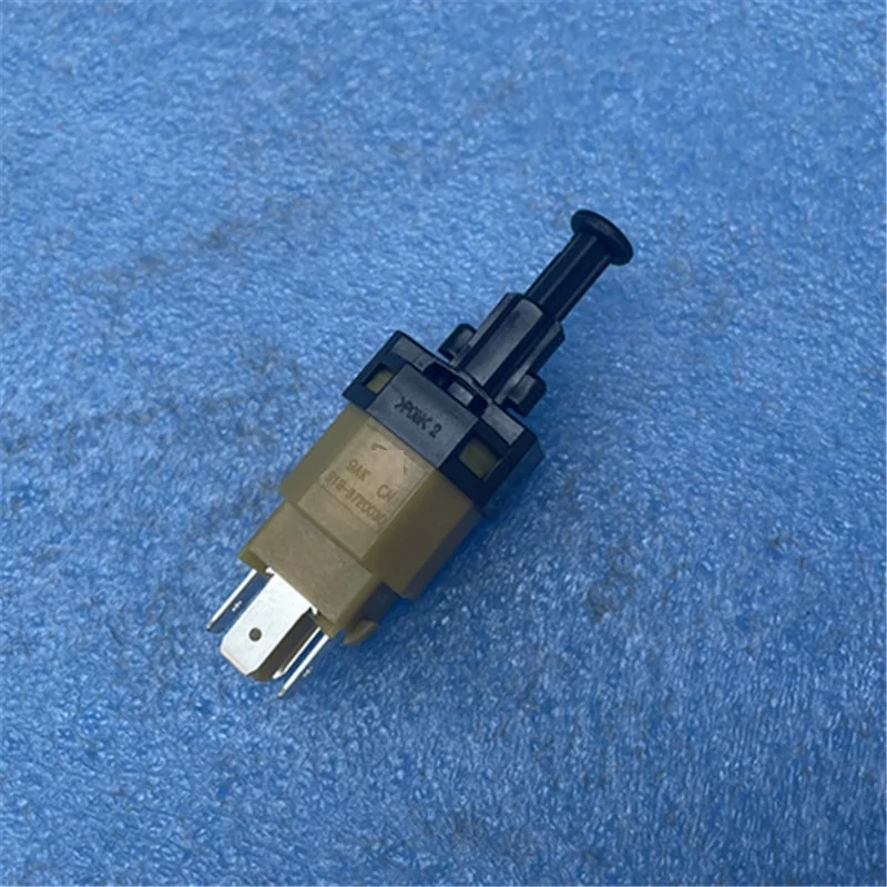 original Brake Switch for Chinese CHERY ARRIZO 3 5 TIGGO QQ E3 E5 x1 G5 A3 A5 Auto car motor parts S18-3720030 high quality