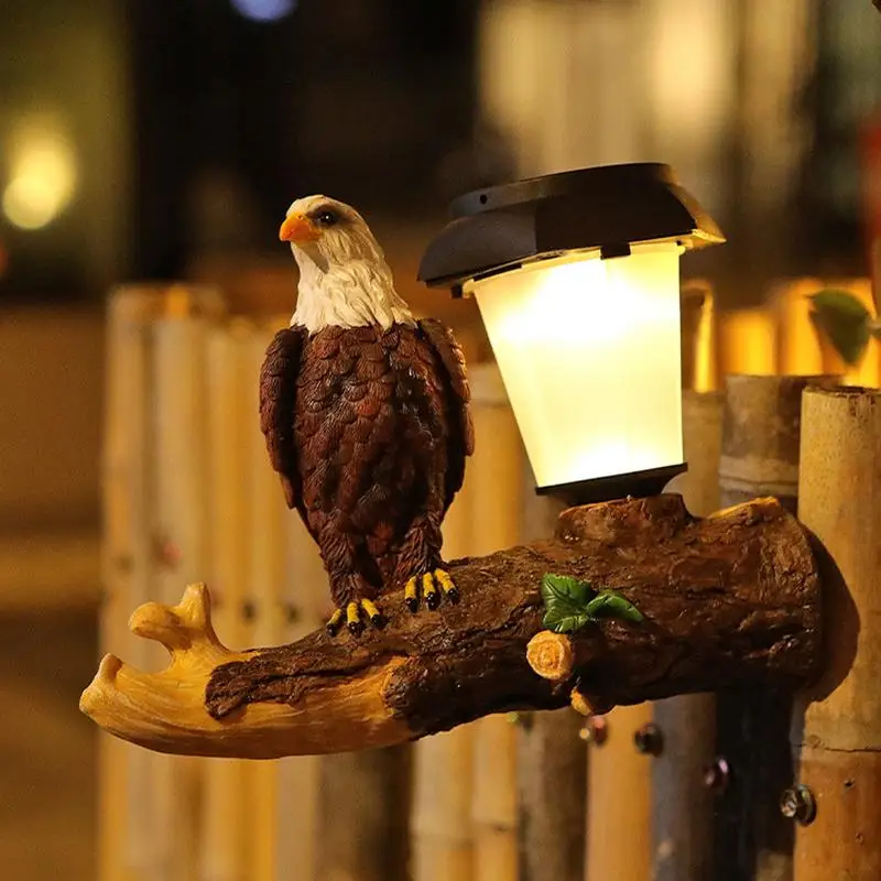 Luci solari all'aperto realistico statua del giardino dell'aquila luci solari del giardino illuminazione automatica luci solari dell'aquila