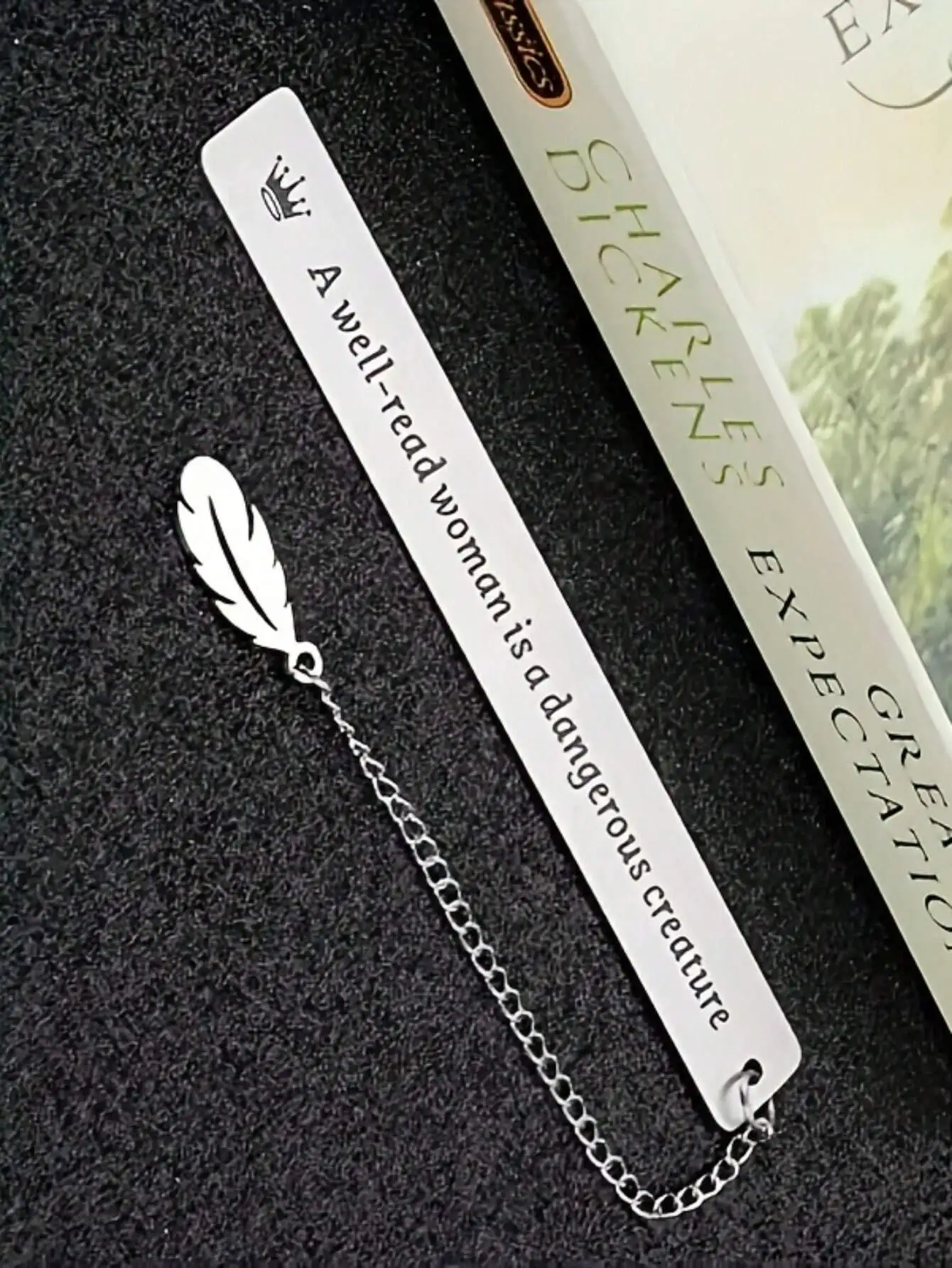 إشارة مرجعية نسائية بحروف من الفولاذ المقاوم للصدأ - قراءة جيدة وخطيرة