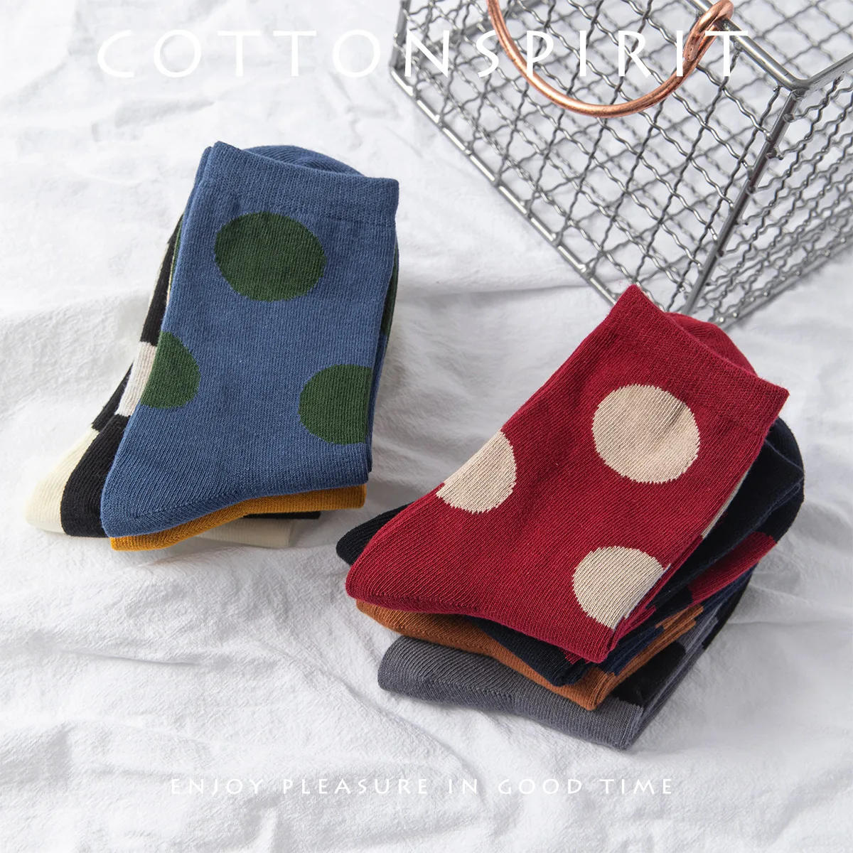 Women's polka dot all-pair cotton mid-calf trendy and cute Japanese and Korean version autumn and winter socks
