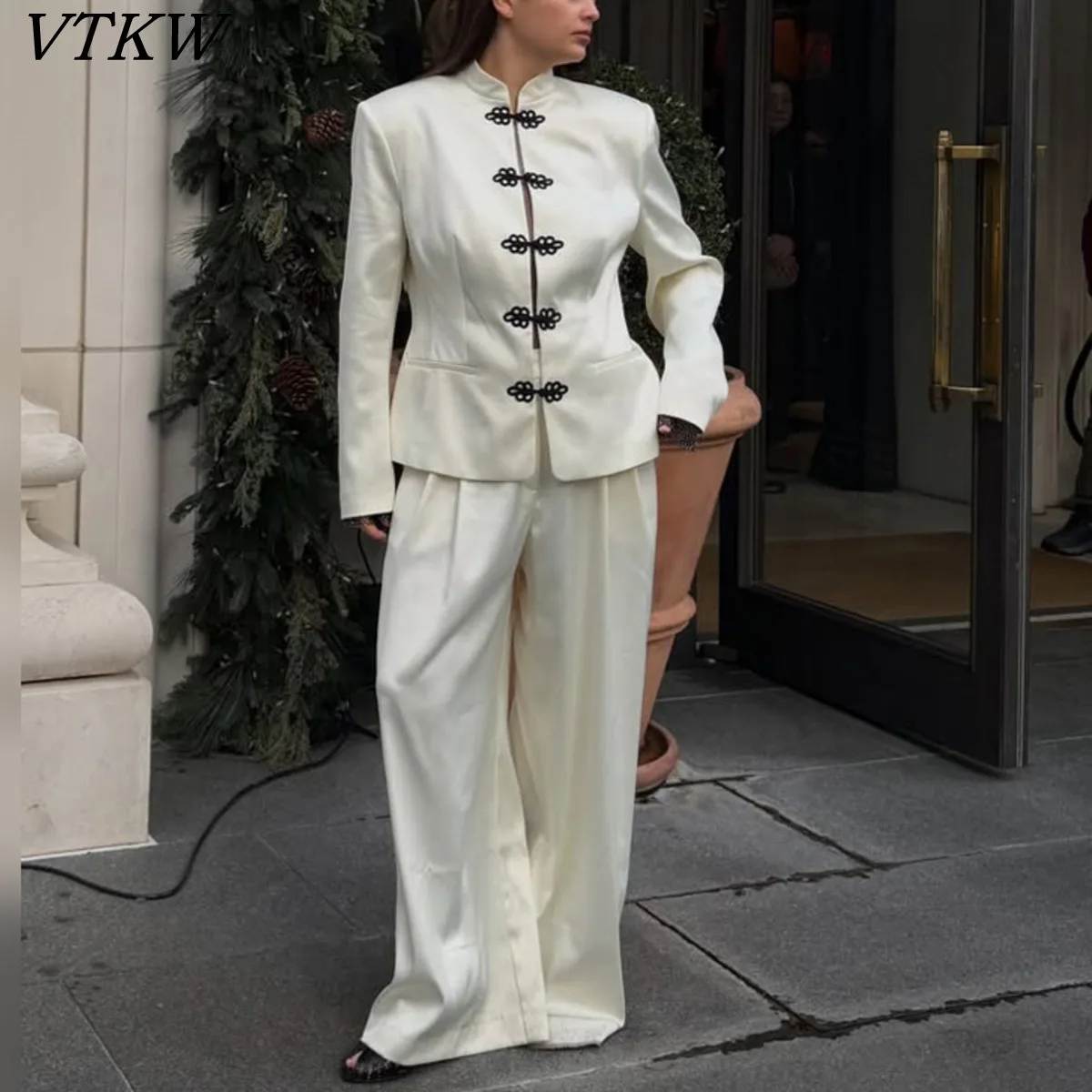 

VTKW 2026 Arrival Ivory Mandarin Collar Frog Button Blazer For Women Modern Chinese Cultural Fusion Slim Fit Tailored Silhouett
