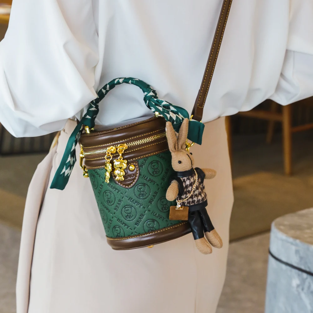 Women\'s Bag 2026 New Bucket Bag Niche Cylinder Bag Crossbody Bag Large Capacity Shoulder Bag Mobile Zero Wallet Handbags