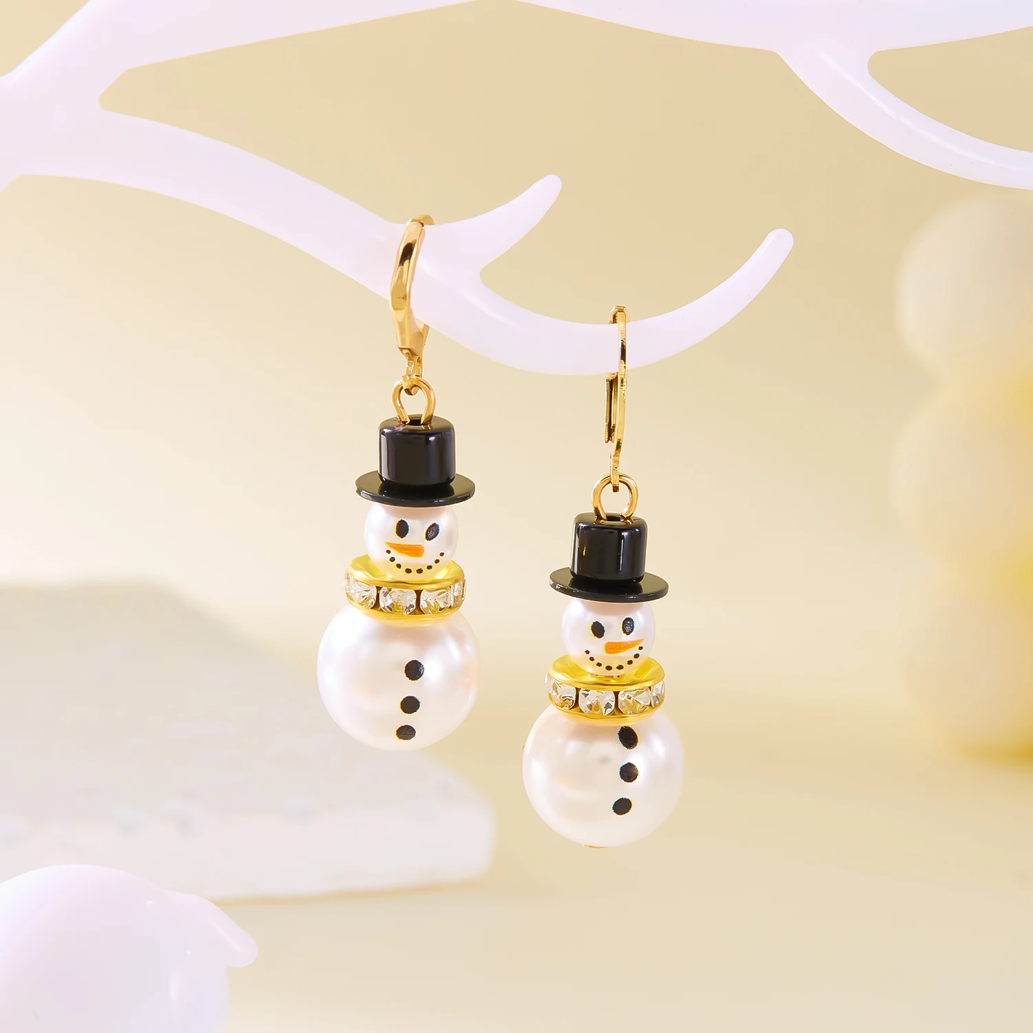 Fashion Christmas Rhinestone Snowflake Imitation Pearl Hat Snowman Earrings Lady Cute Charm Party Jewelry Gift